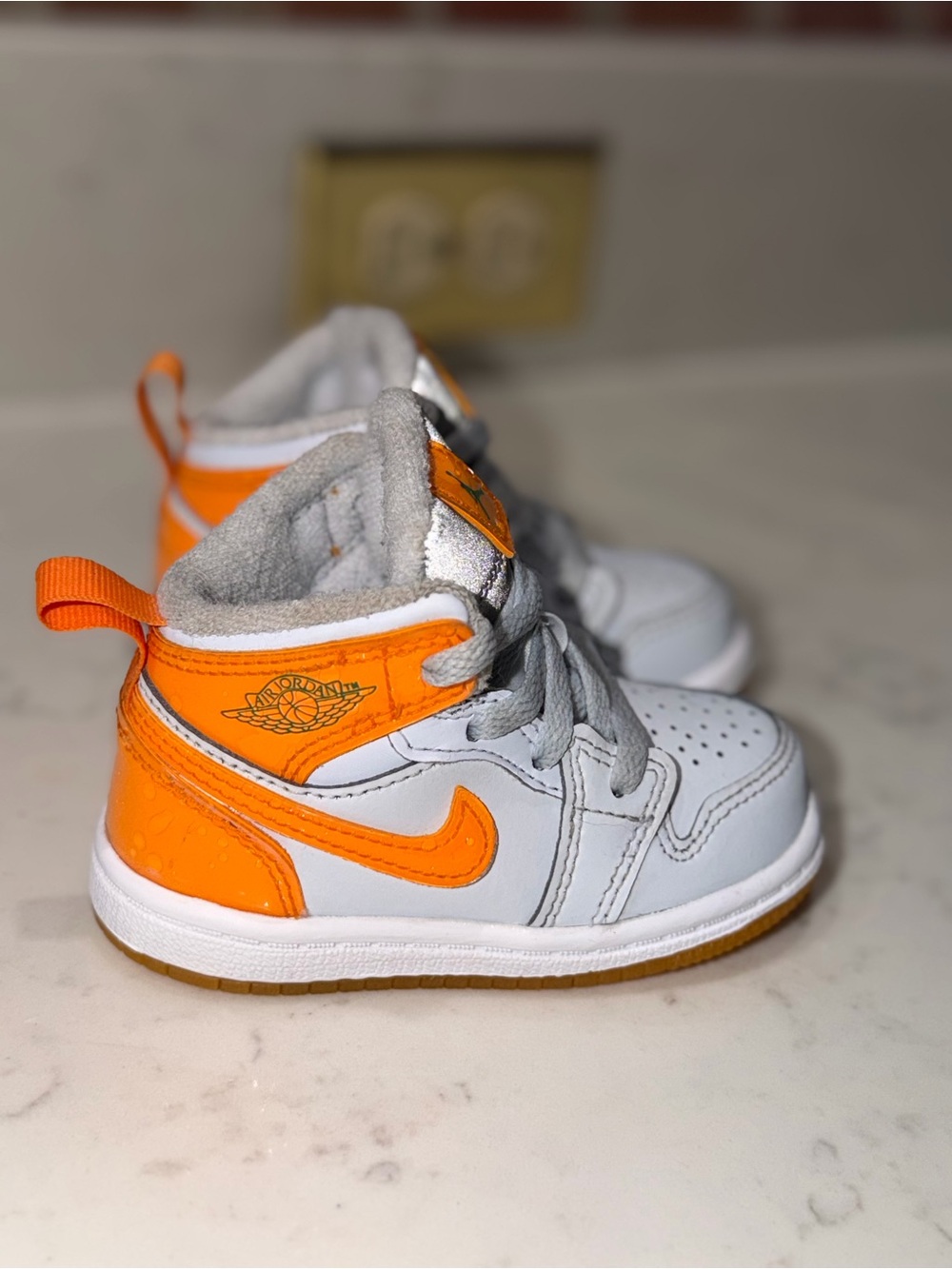 Air Jordan 1 Mid SE “Gatorade Pack” Orange Peel/Football Grey